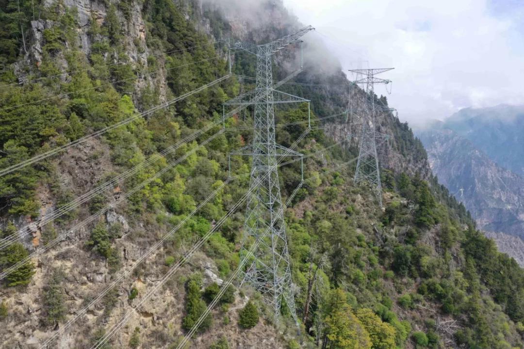 無人機(jī)在高原山區(qū)電力巡檢