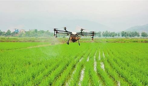 自主飛行無人機等高效植保機械