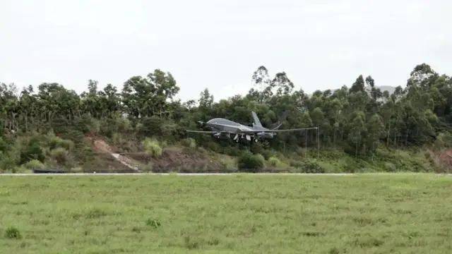 我國首次高空大型無人機海洋、臺風綜合觀測試驗取得圓滿成功。