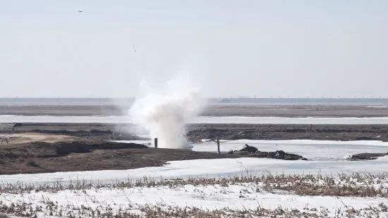 首次使用了無人機(jī)空中投彈爆破