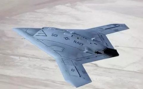 X-47B無(wú)人機(jī)實(shí)現(xiàn)首次自主飛行加油