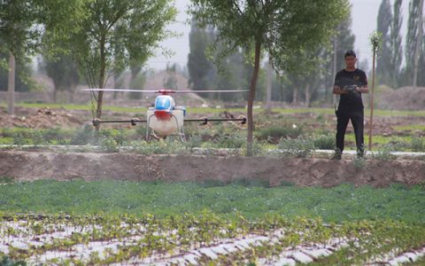 退伍軍人用植保無(wú)人機(jī)賺第一桶金