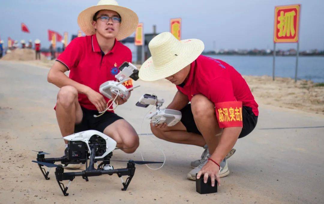 南昌航空大學利用無人機巡堤查險 