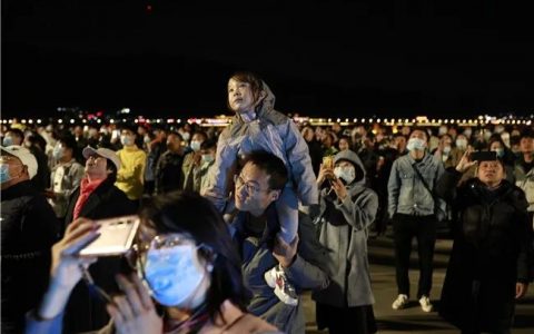 多圖高清！200架無人機昆明滇池升空表演