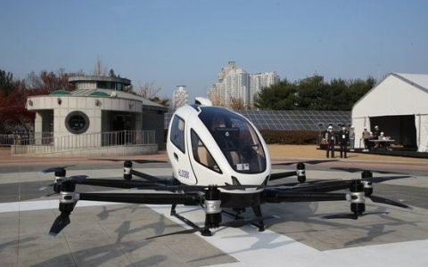 億航“無人機出租車”在韓國大邱載80公斤救援裝備飛行