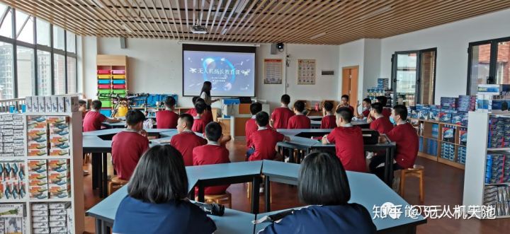 能飛無人機學院 青少年無人機教育