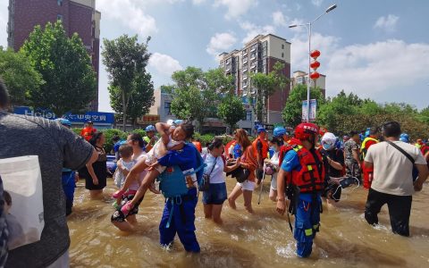 衛(wèi)輝市被洪水圍困的7天，水上“孤城”的接力救援