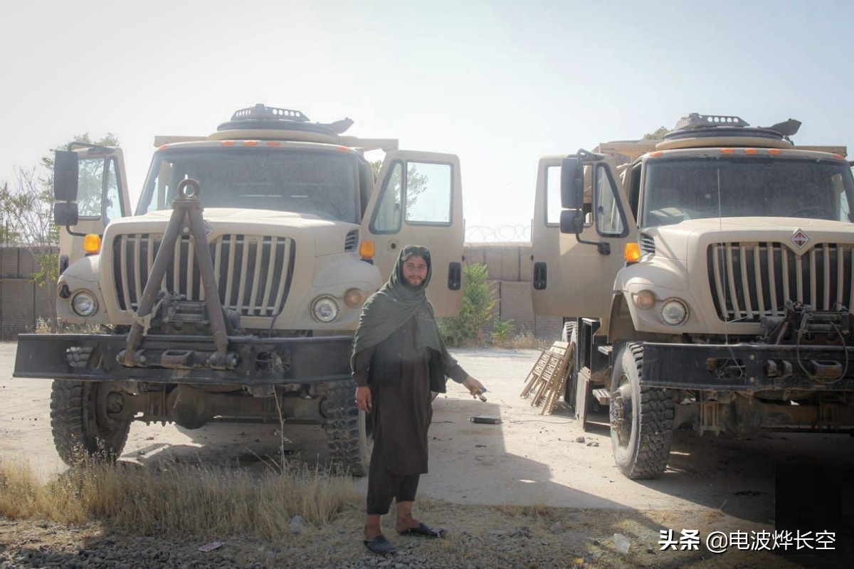 塔利班繳獲3套美國先進(jìn)無人機(jī)！政府軍逃命太慌張，連包裝一起扔