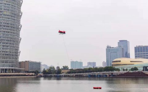 在百米以上高層建筑滅火，旋翼無(wú)人機(jī)實(shí)現(xiàn)了