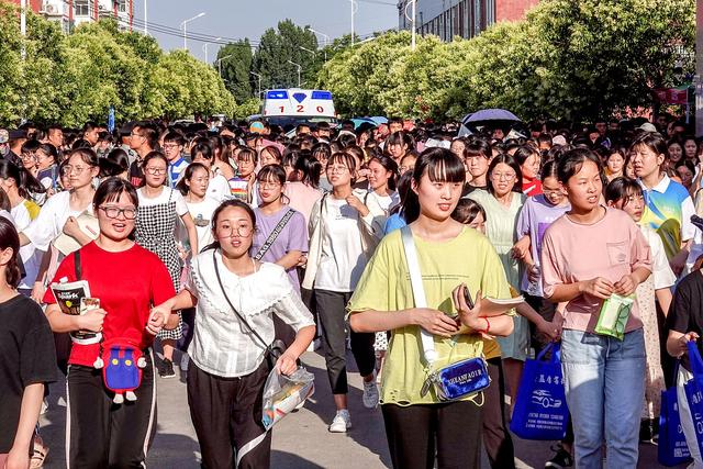 中專院校有哪些專業(yè)？哪些專業(yè)更吃香？今后如何選擇中專專業(yè)？