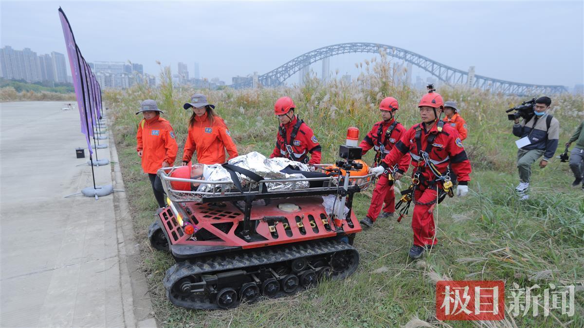 漢臺(tái)民間救援交流會(huì)在漢舉行，兩岸援救組織視頻連線展示實(shí)戰(zhàn)演練