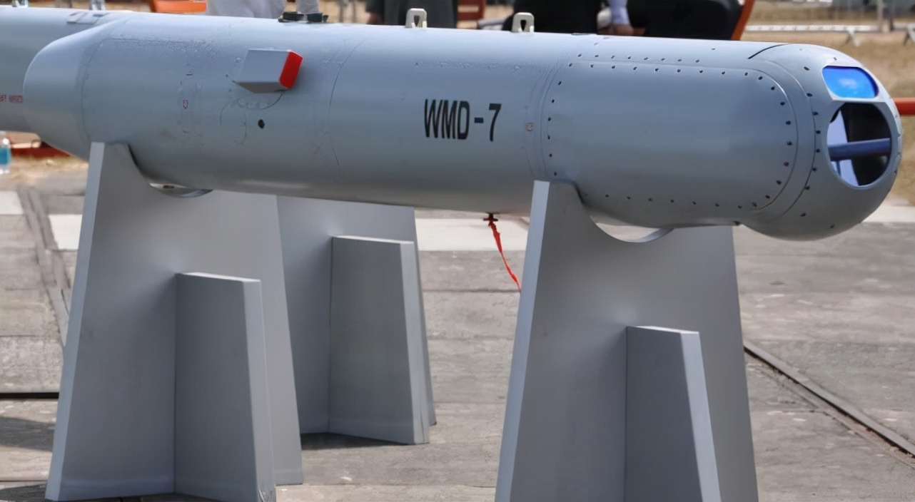 WMD-7：機(jī)載光電瞄準(zhǔn)吊艙，“梟龍”戰(zhàn)斗機(jī)的標(biāo)準(zhǔn)裝備