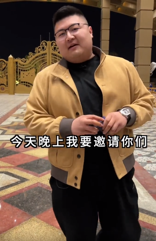 4020W網(wǎng)紅猴哥求婚，上千臺無人機表演，求婚戒指價值百萬