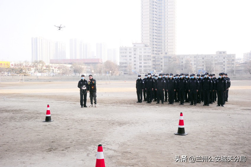 蘭州市公安局城關(guān)分局組織開展警用無人機實戰(zhàn)培訓